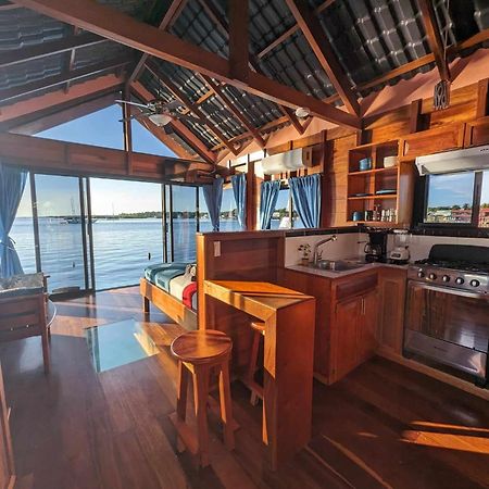 Barrbra Bnb Over The Sea Bocas Town Bagian luar foto