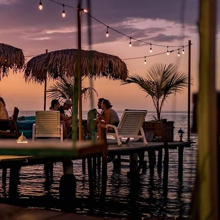 Barrbra Bnb Over The Sea Bocas Town Bagian luar foto