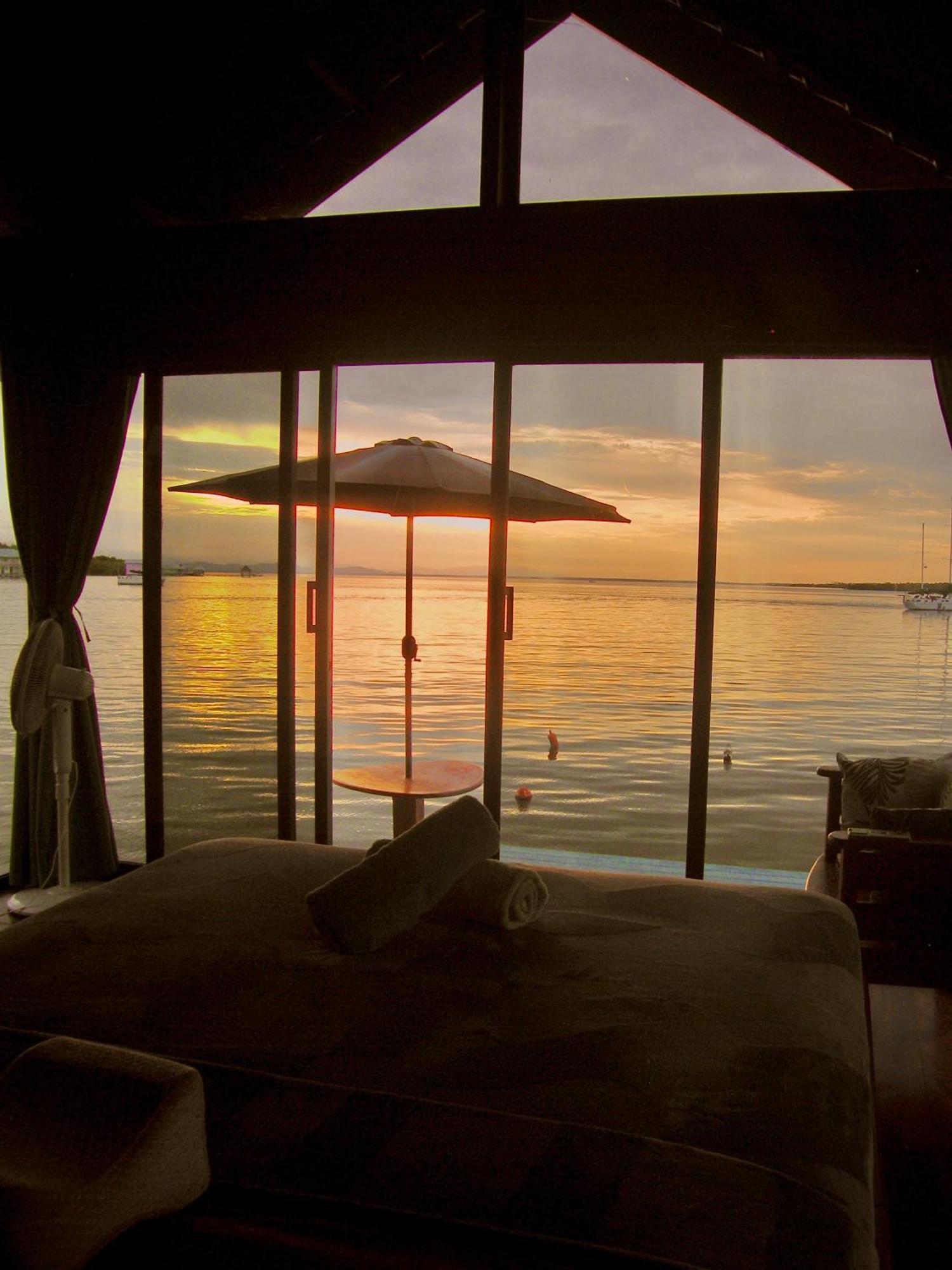 Barrbra Bnb Over The Sea Bocas Town Bagian luar foto