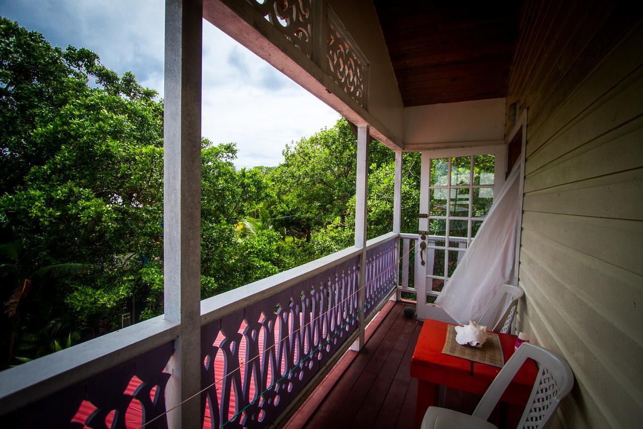 Barrbra Bnb Over The Sea Bocas Town Bagian luar foto